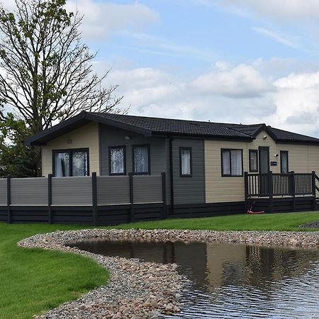 Green Meadows Country Park Hotel Harker Exterior photo