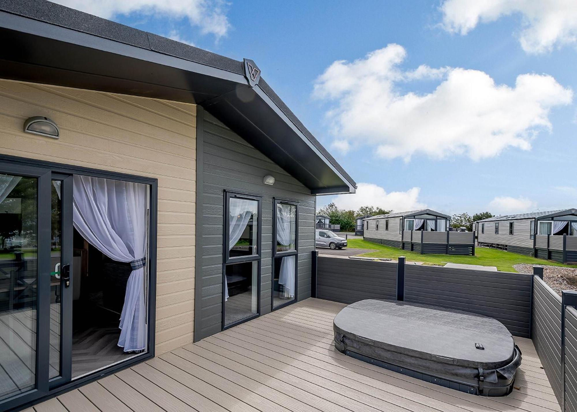 Green Meadows Country Park Hotel Harker Exterior photo